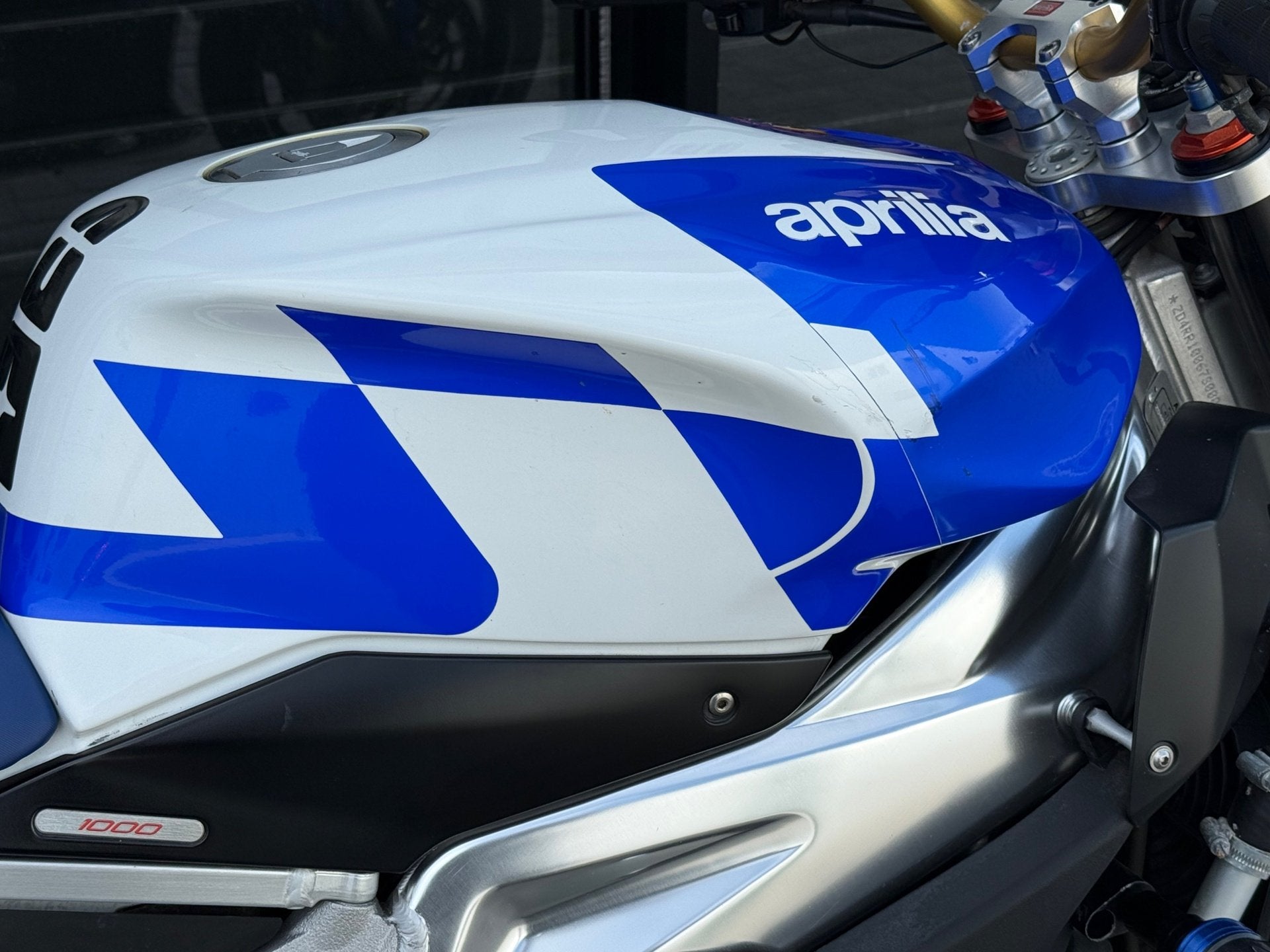 Aprilia Tour Tuono 1000R Gen 2 139 PK AKRAPOVIC - NL MOTOR, Bedrijf, Meer dan 35 kW, Toermotor, 998 cc