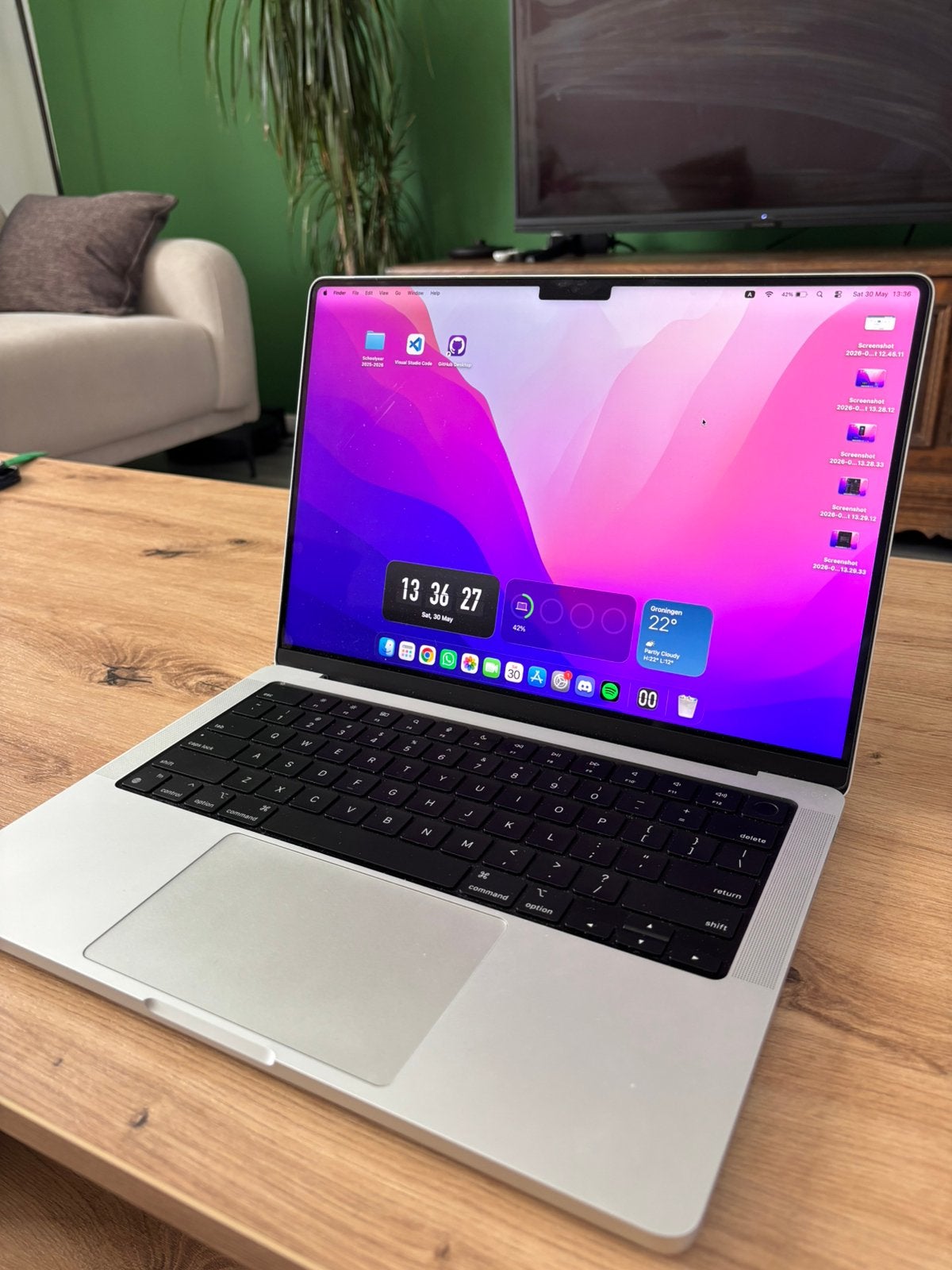 MacBook Pro 14” (2021) – M1 Pro – 16GB RAM – 512GB SSD, 13 inch, 512 GB, Refurbished, 16 GB