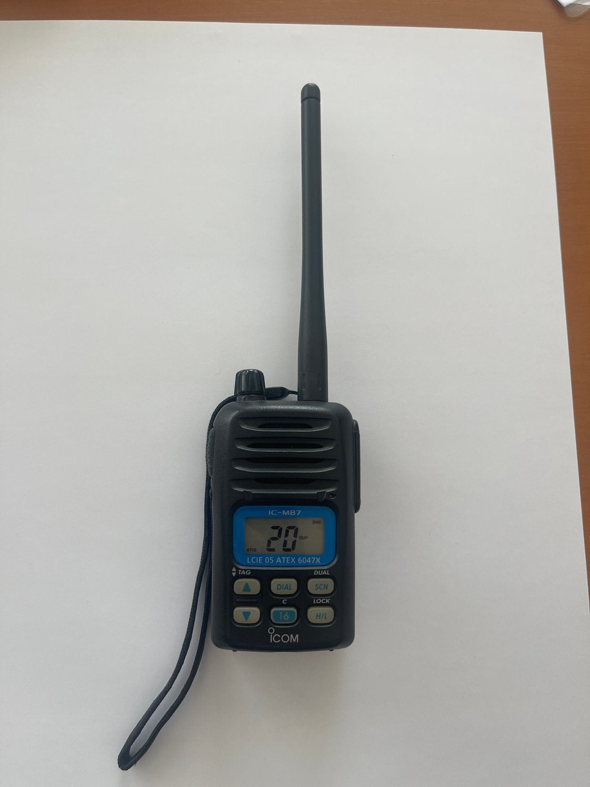 Icom IC-M87 Atis + Atex. Marifoon + lader, Ophalen of Verzenden, Zo goed als nieuw, Communicatie