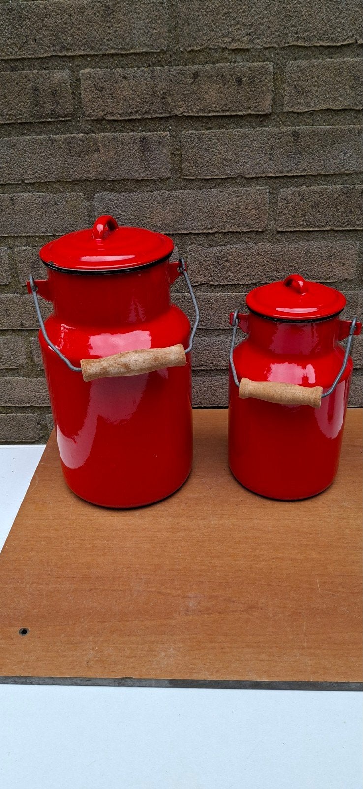 Set van 2 rode emaille melkbussen (4L en 2L), Ophalen