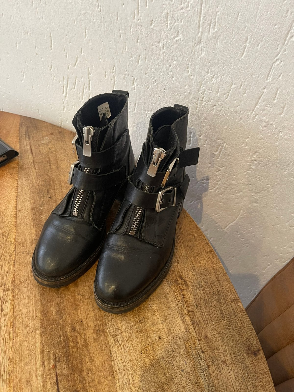 Mooie zwarte leren laarzen van Sacha in maat 39., Kleding | Dames, Ophalen, Zo goed als nieuw, Zwart, Hoge laarzen