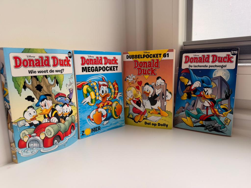 Donald Duck stripboeken - 4 stuks, Boeken, Stripboeken, Zo goed als nieuw, Meerdere stripboeken, Ophalen of Verzenden
