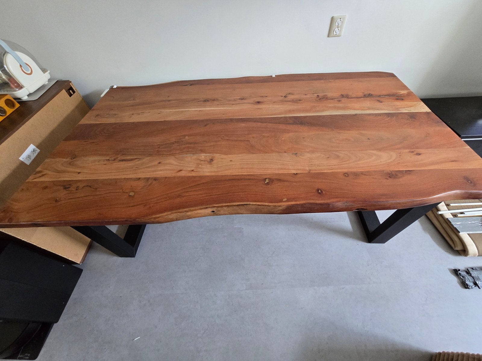 Acacia Boomstam Tafel 180x200 - Robuust en Stijlvol, Ophalen, 150 tot 200 cm, Vijf personen of meer, Rechthoekig