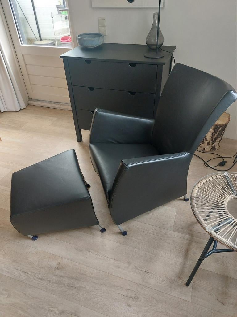 Zwarte (nieuwstaat) Montis Windy fauteuil inclusief hocker, Huis en Inrichting, Stoelen, Ophalen, Zo goed als nieuw