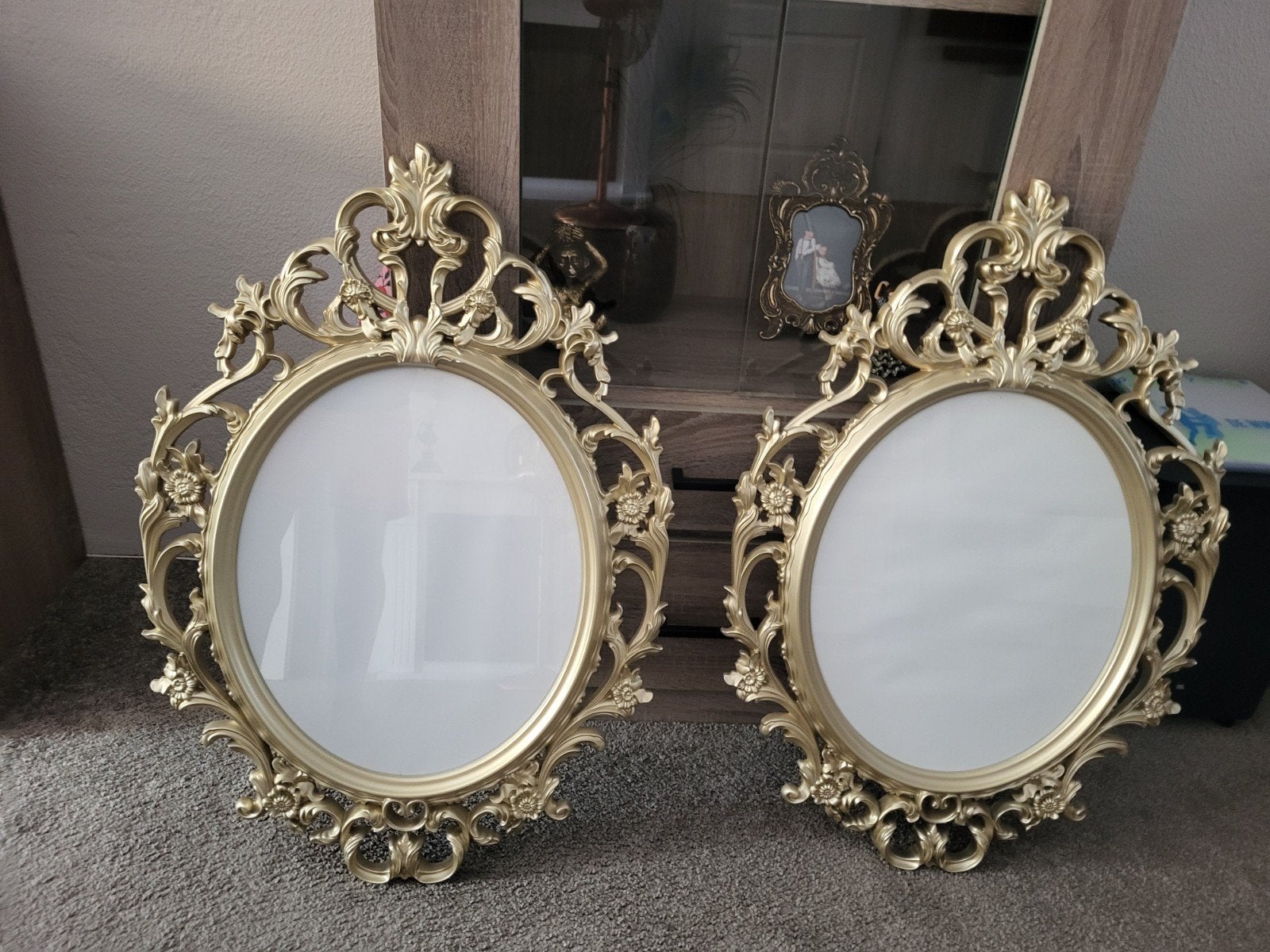 Set van 2 gouden barok fotolijsten 85x60 cm, Kunststof, Hangend, Ophalen of Verzenden, Zo goed als nieuw