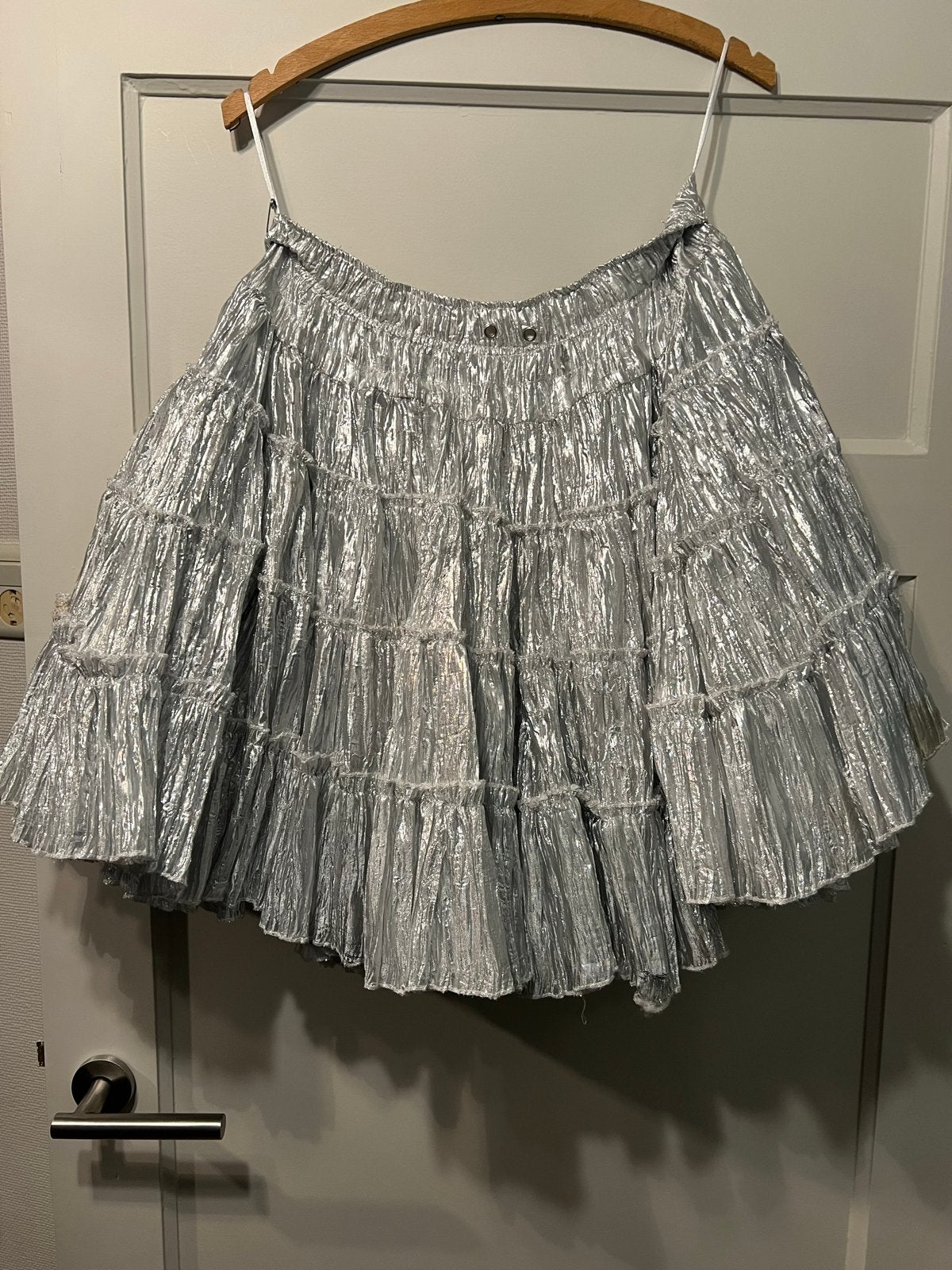 Zilveren gelaagde rok met ruches, Kleding | Dames, Maat 42/44 (L), Ophalen of Verzenden, Zo goed als nieuw, Boven de knie