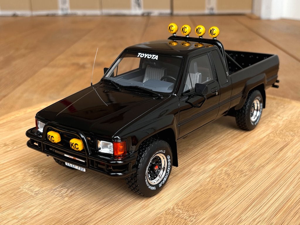 Toyota Hilux SR5 1:18 OttO OT481B Back to the Future BTTF, Ophalen of Verzenden, Nieuw, Auto, OttOMobile