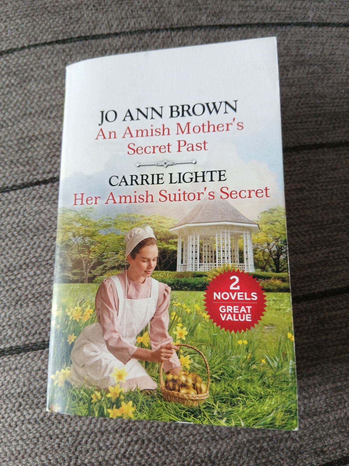 Amish Mother's Secret Past & Her Amish Suitor's Secret, Ophalen of Verzenden, Gelezen, Jo Ann Brown, Carrie Lighte, Amerika