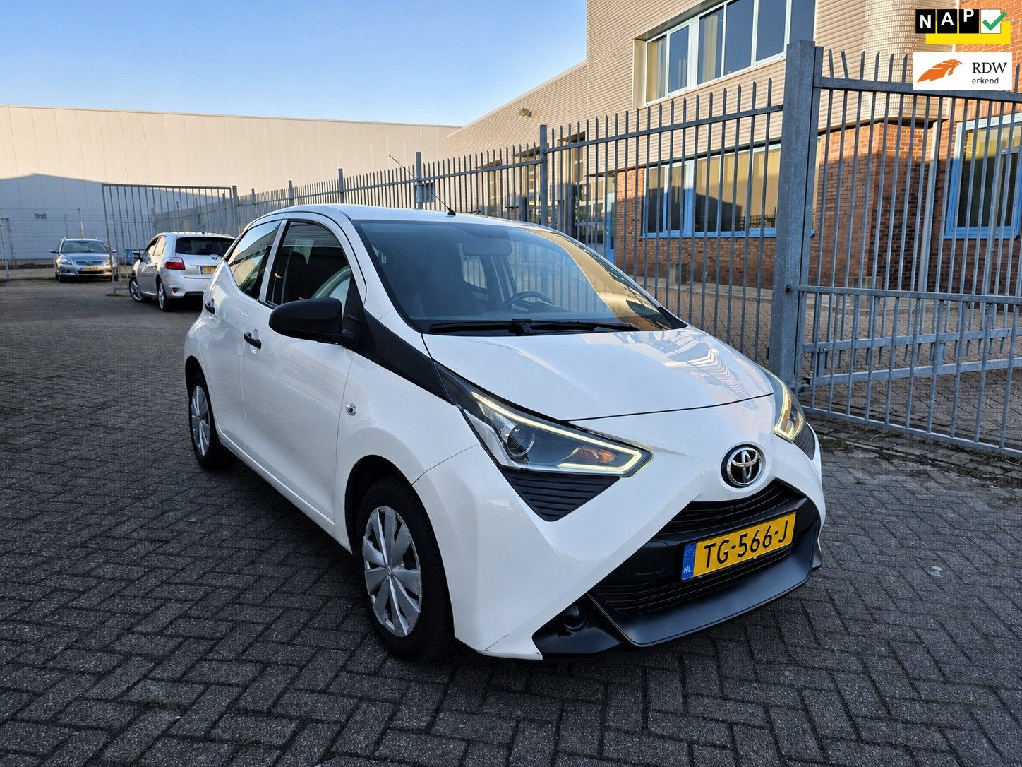 Toyota Aygo 1.0 VVT-i x-fun|AIRCO|BT|dealer onderhouden, Voorwielaandrijving, Gebruikt, Euro 6, 4 stoelen