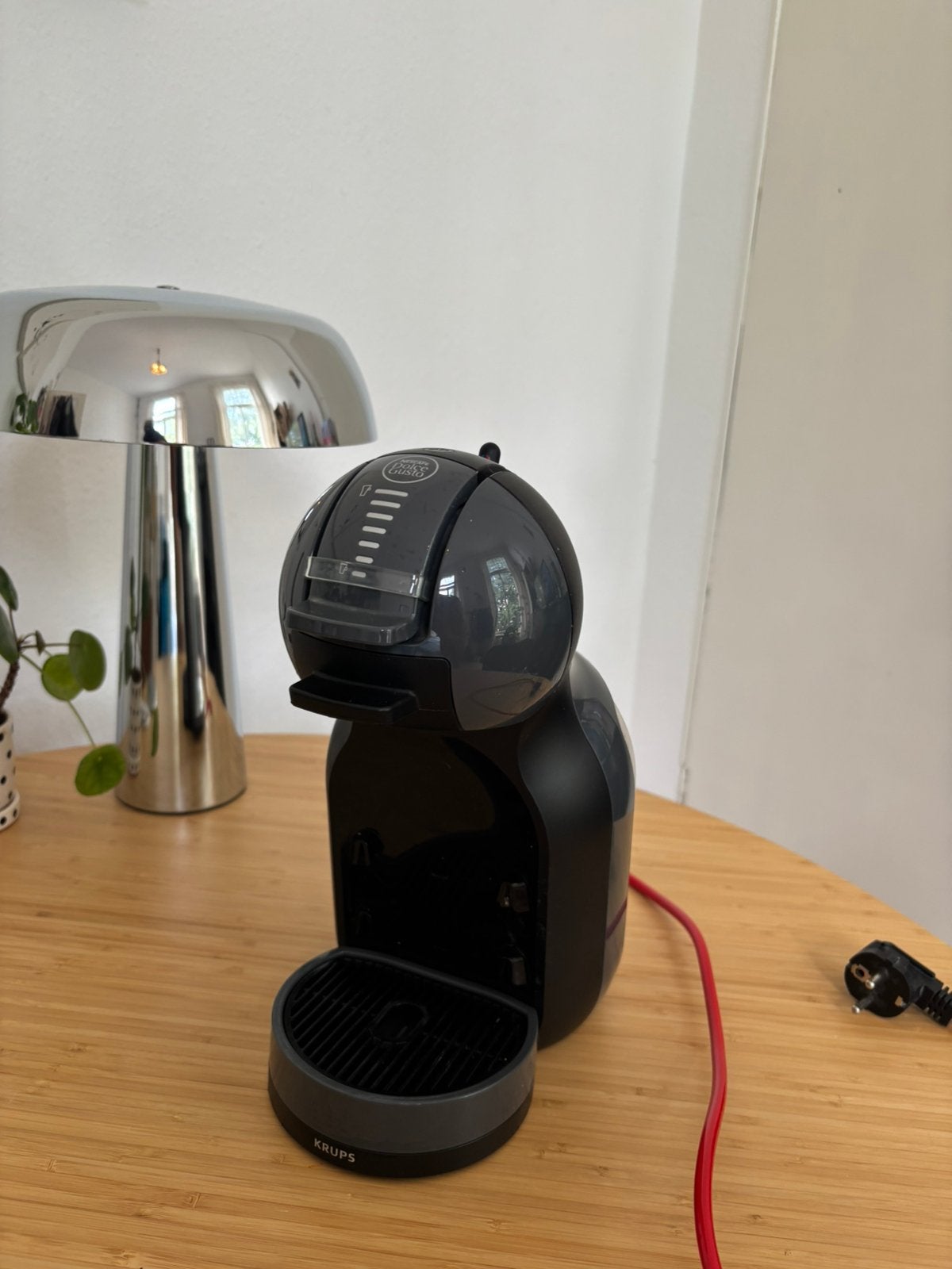Nescafe Dolce Gusto koffiezetapparaat, Witgoed en Apparatuur, Koffiezetapparaten, Ophalen, Zo goed als nieuw, Koffiemachine