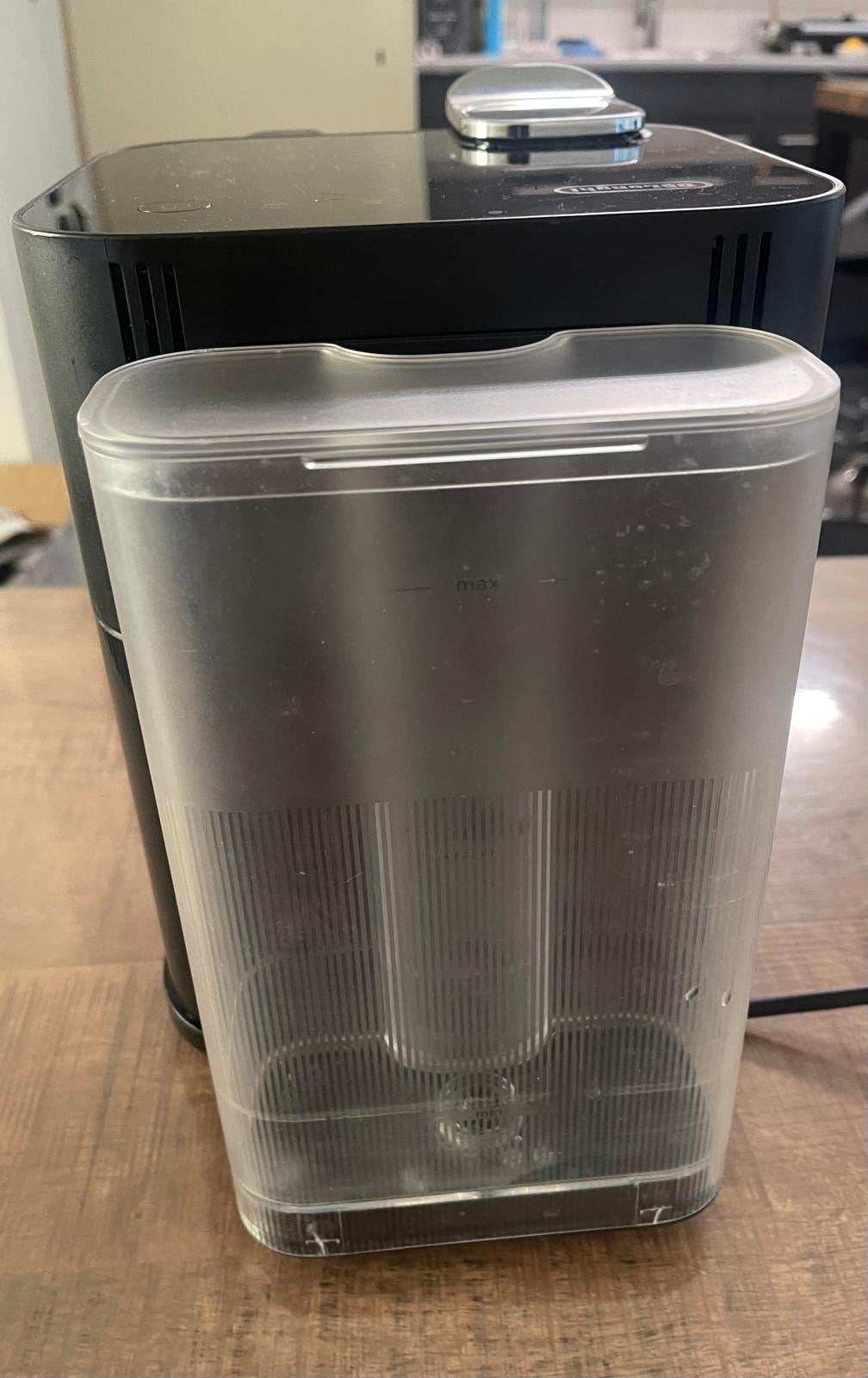 Nespresso De'Longhi Lattissima One Koffiemachine Zwart, Koffiemachine, Ophalen of Verzenden, Zo goed als nieuw, 1 kopje