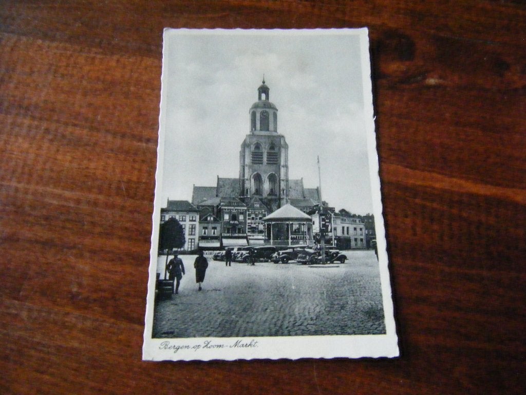 K43 - Bergen op Zoom - Markt - Muziektent - Mooi/Oud, Ophalen of Verzenden, 1940 tot 1960, Noord-Brabant