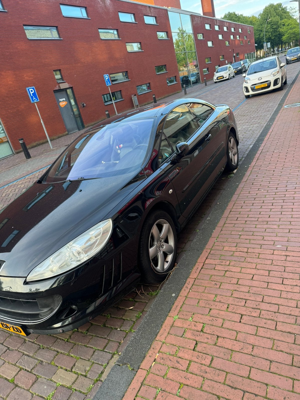Peugeot 407 2.216V Coupe Zeer nette staat Volledig uitgerust, Voorwielaandrijving, 4 cilinders, 4 stoelen, Bedrijf
