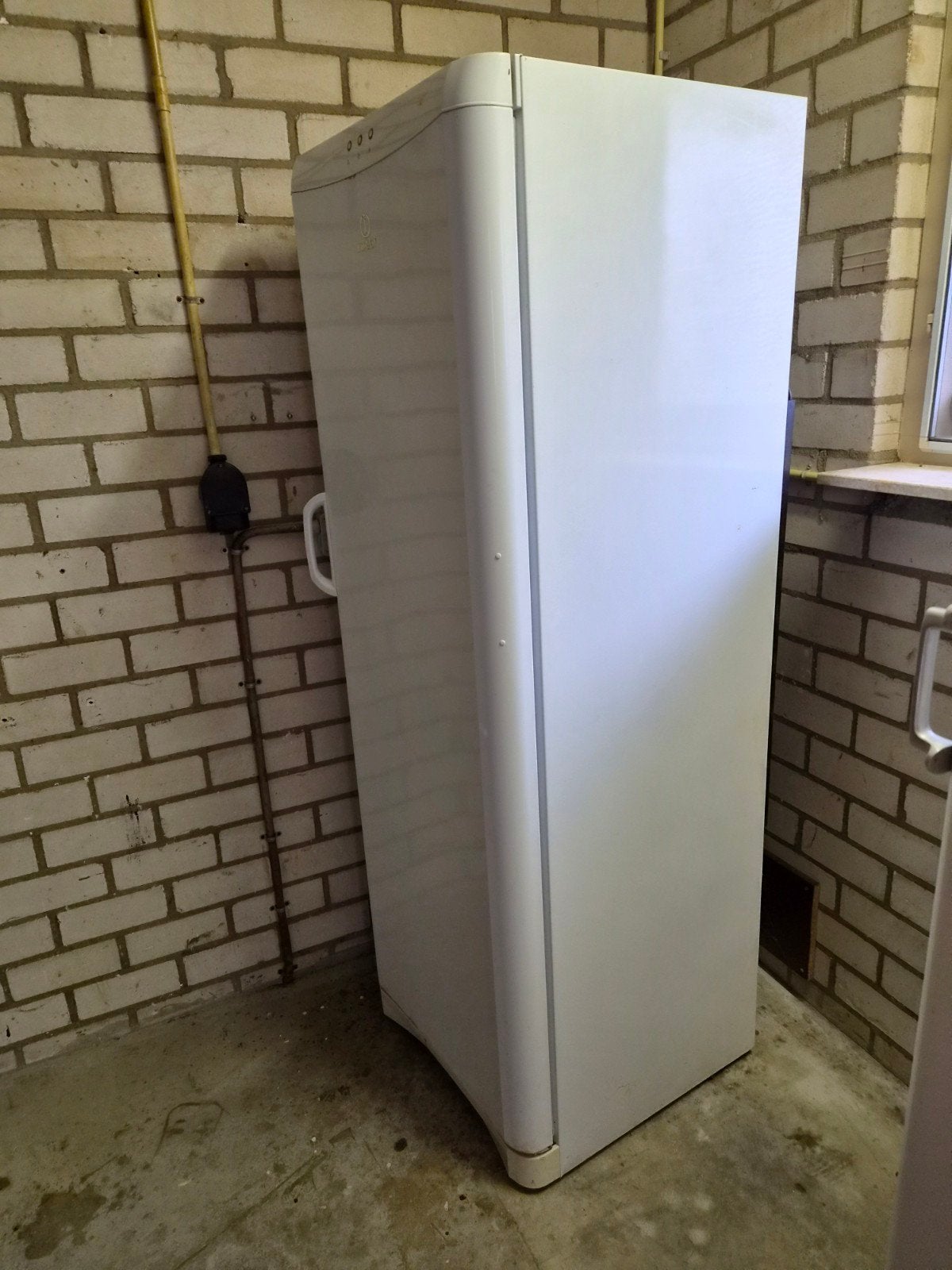 Indesit Vriezer - Wit, Witgoed en Apparatuur, Koelkasten en IJskasten, Ophalen, Gebruikt, 200 liter of meer, 60 cm of meer