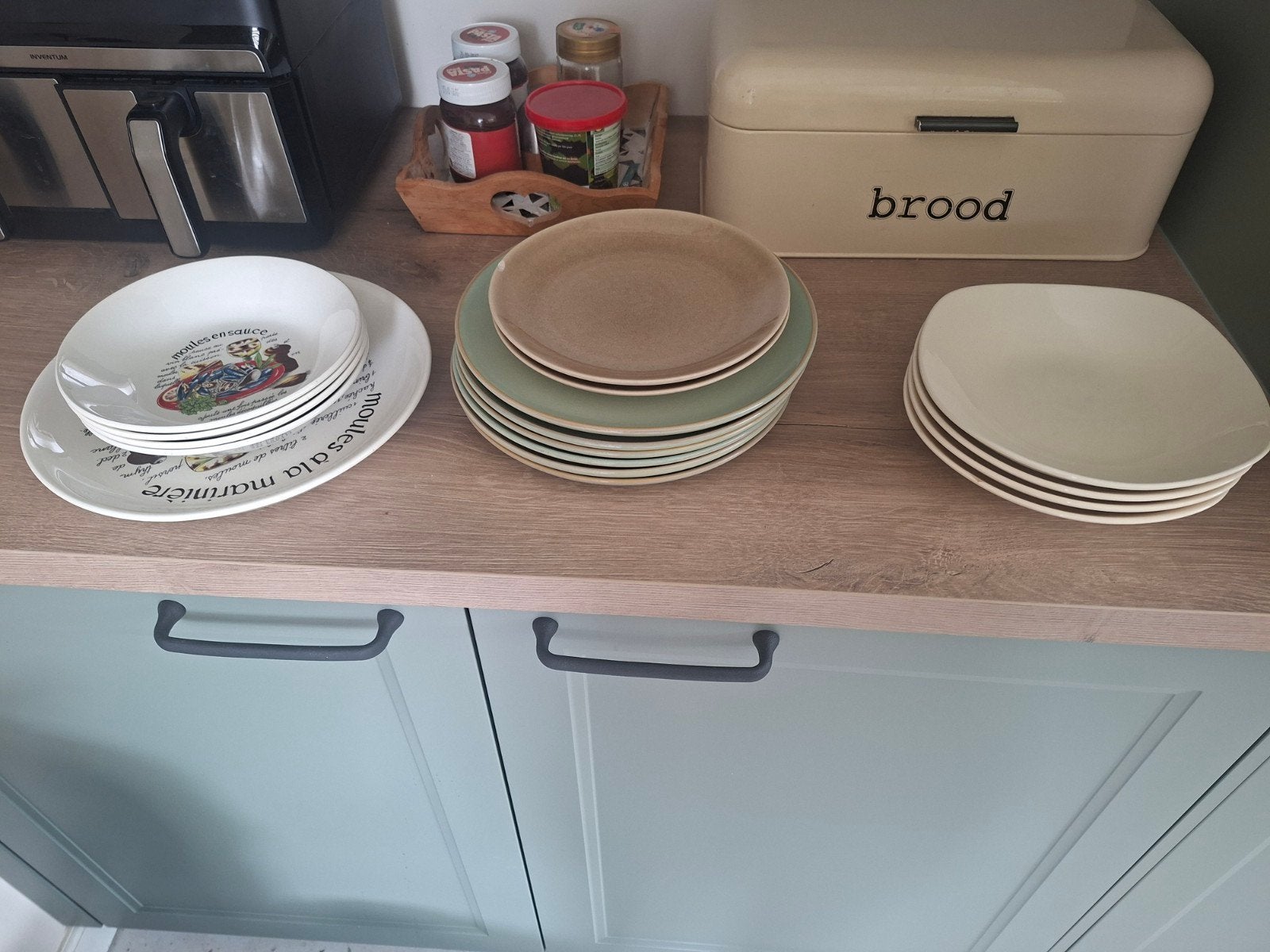 Borden gratis, Huis en Inrichting, Keuken | Servies, Ophalen, Overige stijlen, Bord(en)