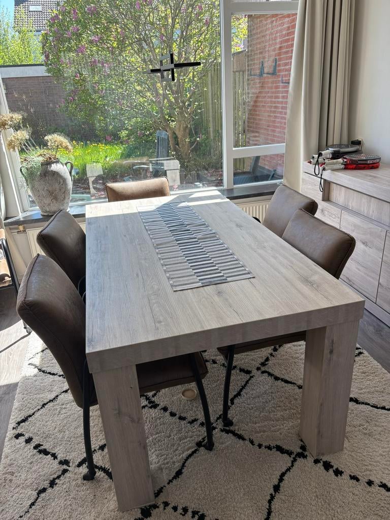 Eettafel, Ophalen, Zo goed als nieuw, 4 tot 6 stoelen