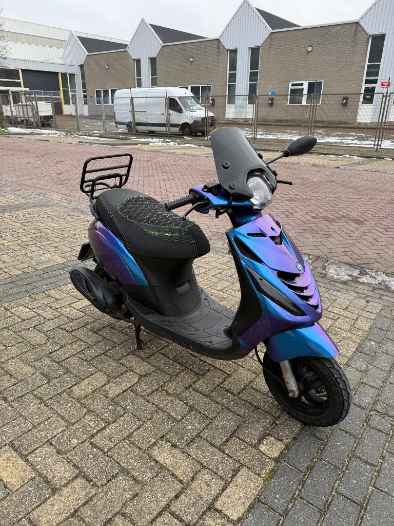 Piaggio zip 7000 km komt van eerste eigenaar, Ophalen, Zip, Zo goed als nieuw, Benzine