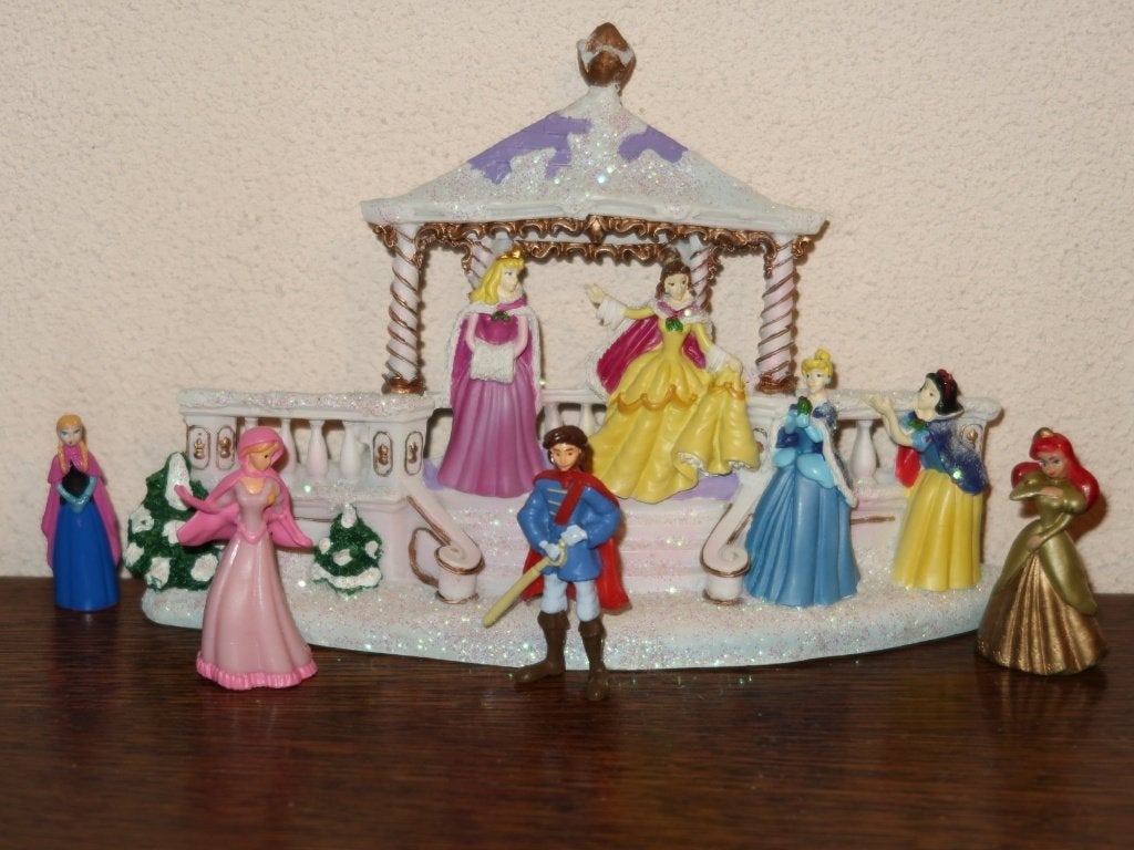 set Disney prinsessen kerstdorp decoratie en losse poppetjes, Verzamelen, Disney, Verzenden, Assepoester of Belle, Zo goed als nieuw