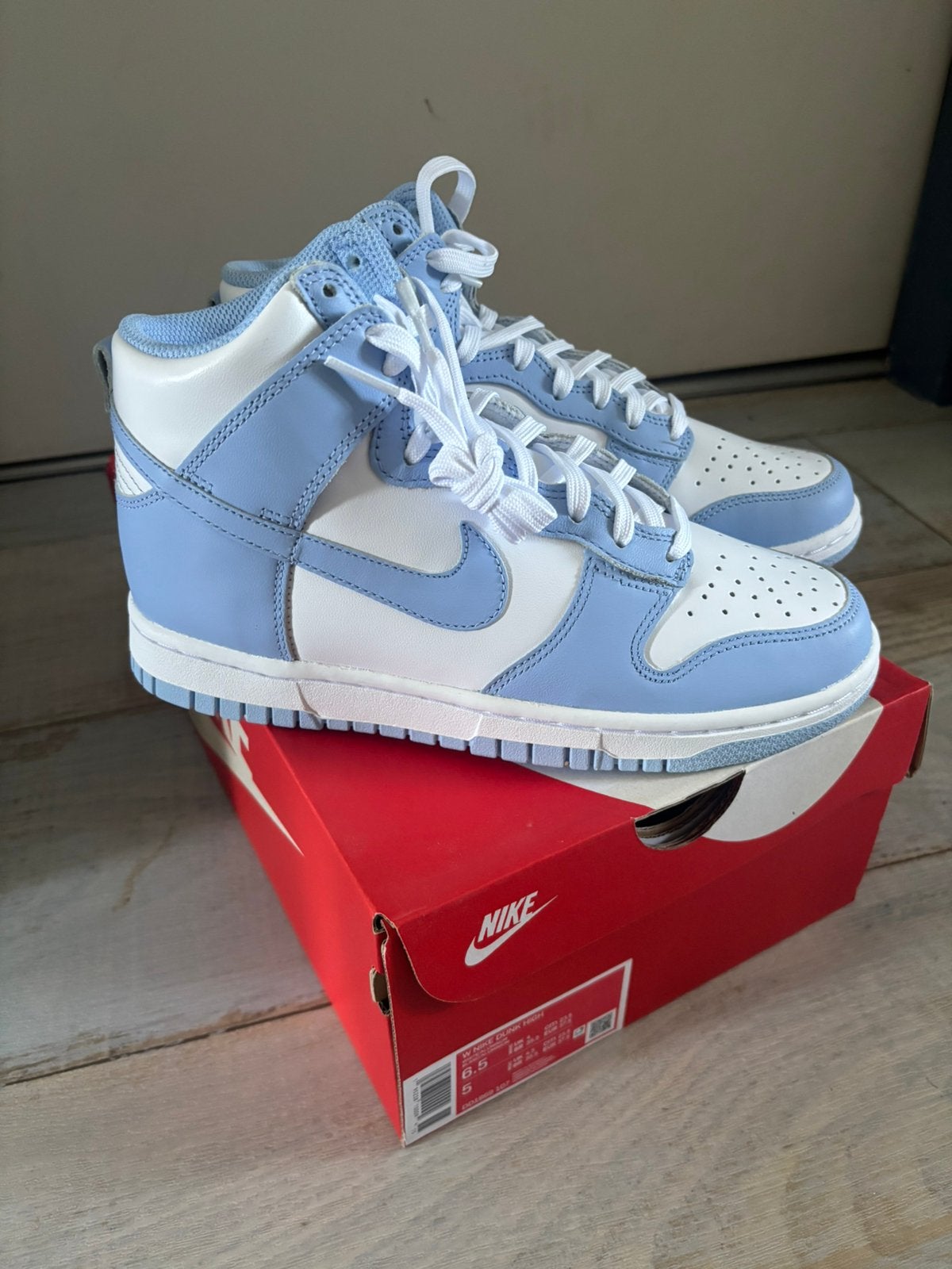 Nike dunk W high white / aluminum, Blauw, Nieuw, Ophalen of Verzenden, Sneakers of Gympen