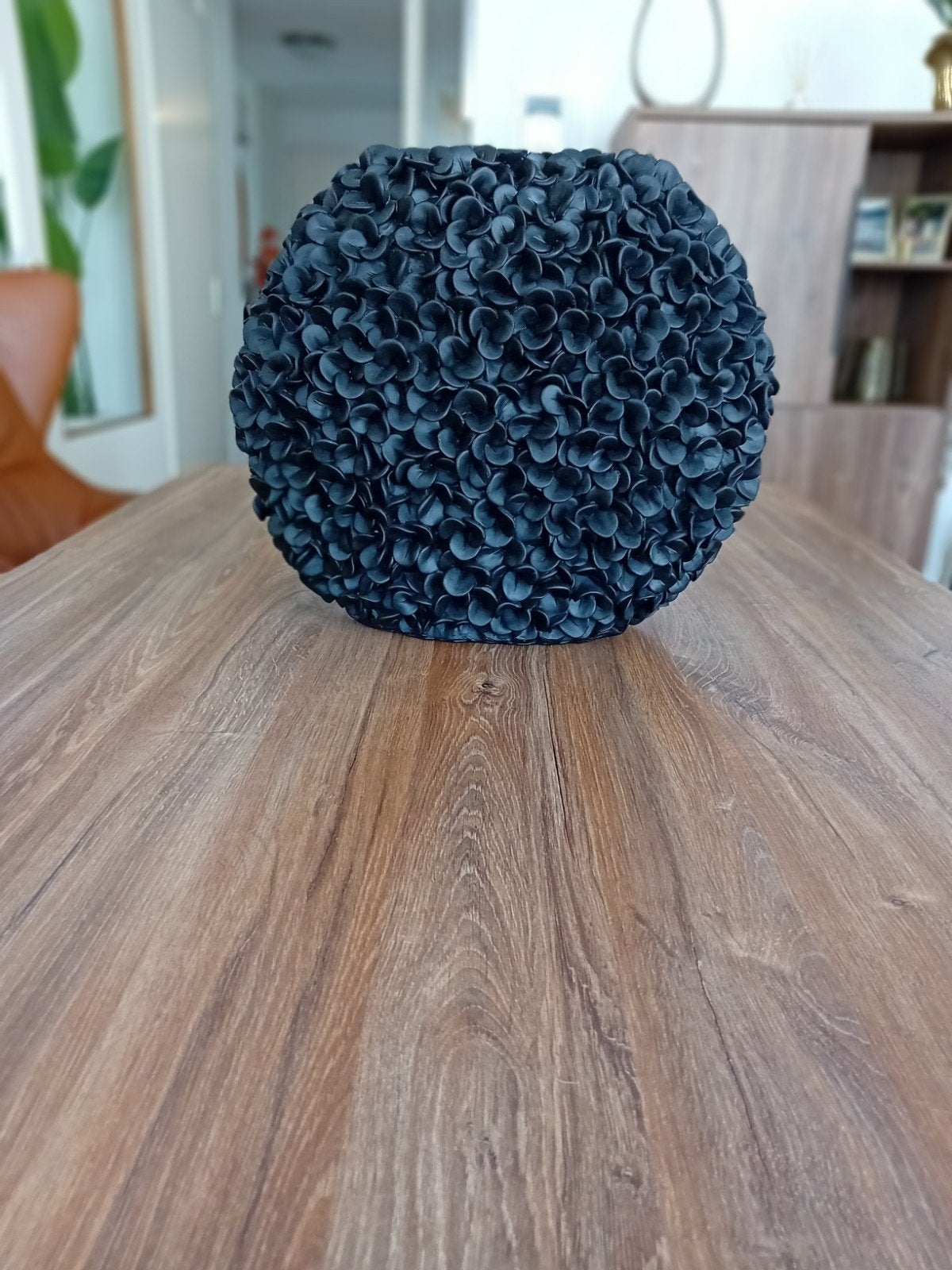 Light & Living vaas met 3D-geprint bloemenpatroon, Huis en Inrichting, Woonaccessoires | Vazen, Kunststof, Met patroon/structuur