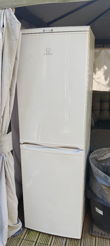 Indesit koelvriescombi te koop, Ophalen, Gebruikt, 200 liter of meer, Met aparte vriezer