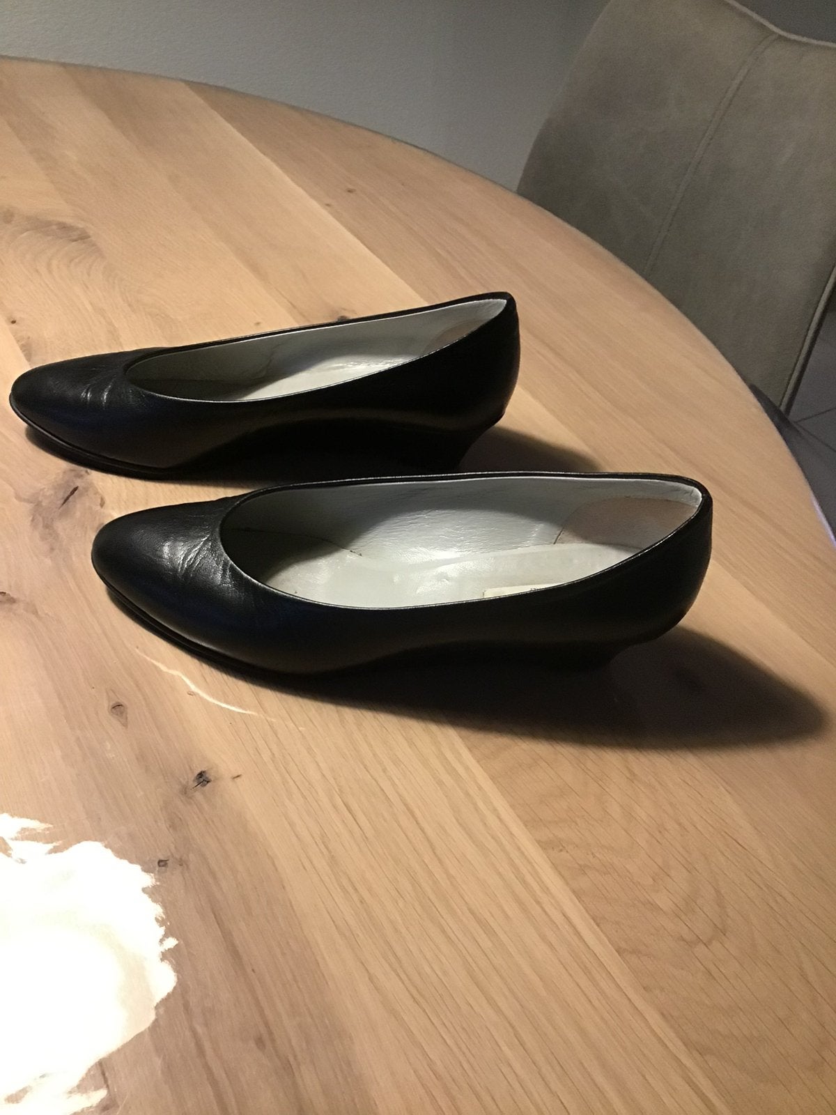 Zwarte leren pumps,met sleehak., Ophalen, Zo goed als nieuw, Zwart
