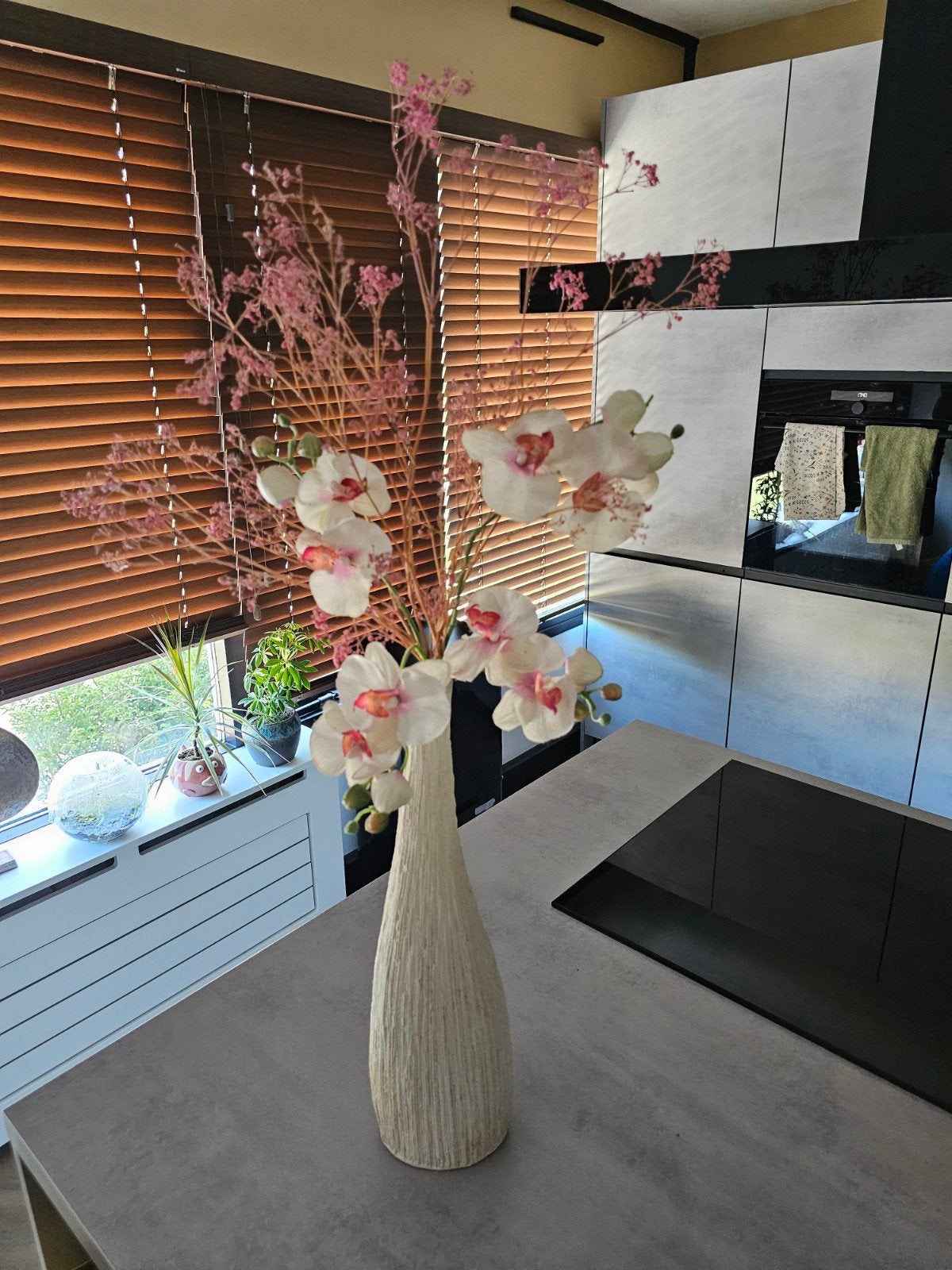 Decoratieve vaas met structuur - 46 cm hoog, Ophalen, Zo goed als nieuw, Met patroon/structuur, Beige