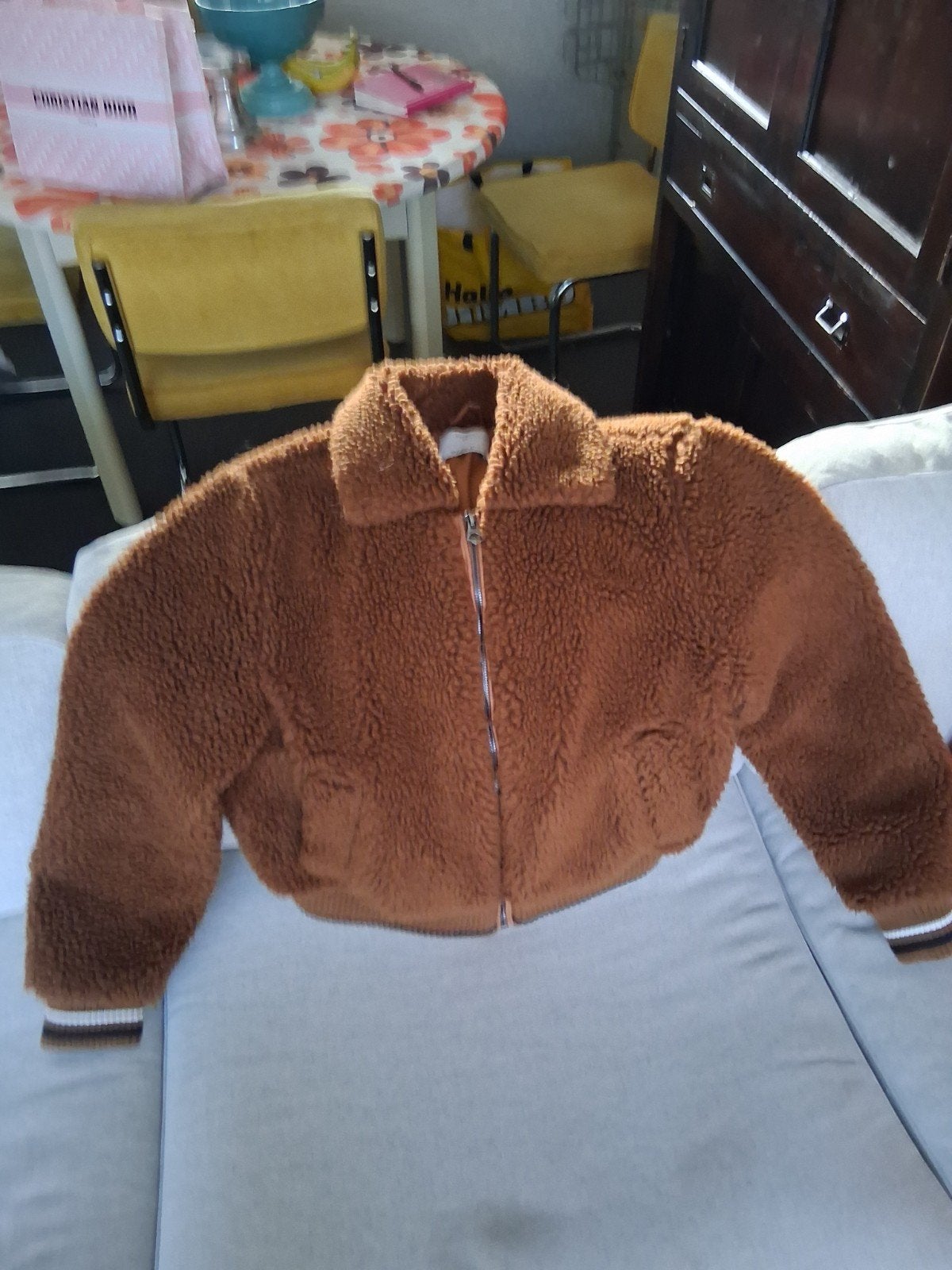 Bershka herfst winter jas maat m/l, bruin, pluche, Kinderen en Baby's, Babykleding | Maat 86, Meisje, Ophalen of Verzenden, Zo goed als nieuw