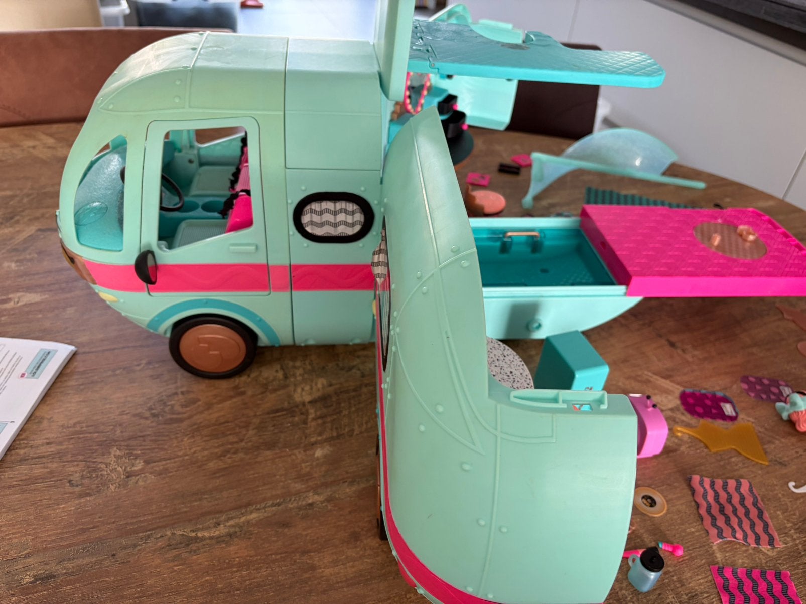 Foto 12 van L.O.L. Surprise! 2-in-1 Glamper Camper
