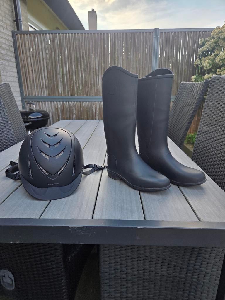 Kinderhelm en -laarzen voor paardrijden, Ophalen, Zo goed als nieuw, Dressuur, Schoeisel