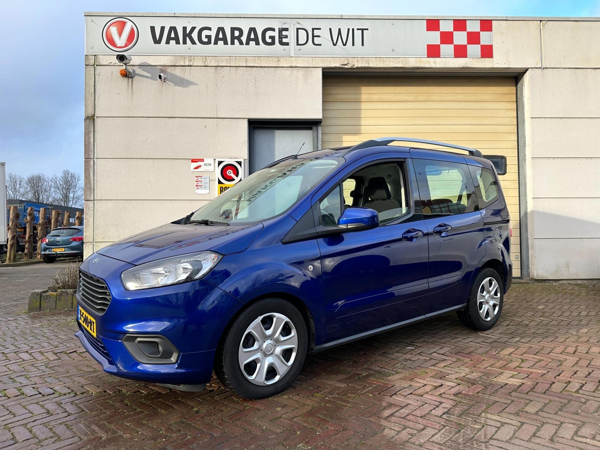 Ford Tourneo Courier 1.0 Titanium, Auto's, Ford, Stof, Gebruikt, Blauw, 100 pk