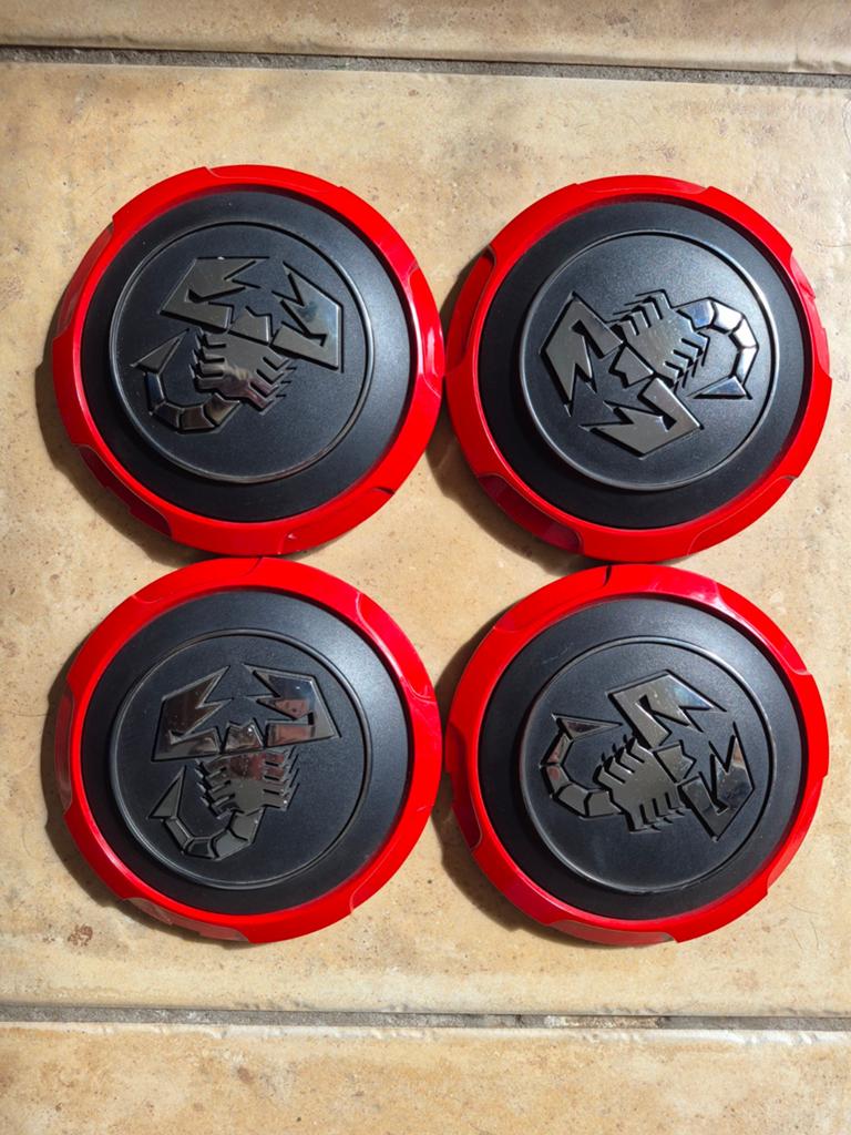 Fiat500 Abarth Wielnaafdoppen Set - Rood/Zwart (4 stuks), Ophalen of Verzenden