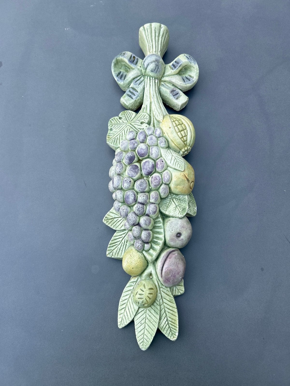 Klassiek Gipsen Wandornament met Fruit en Strik - 43 cm, Ophalen