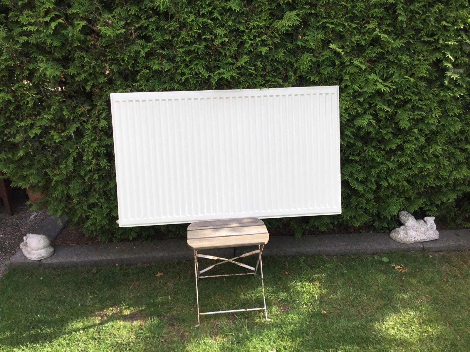 Witte radiator, zo goed als nieuw, 30 tot 80 cm, 500 tot 800 watt, Radiator, Ophalen of Verzenden