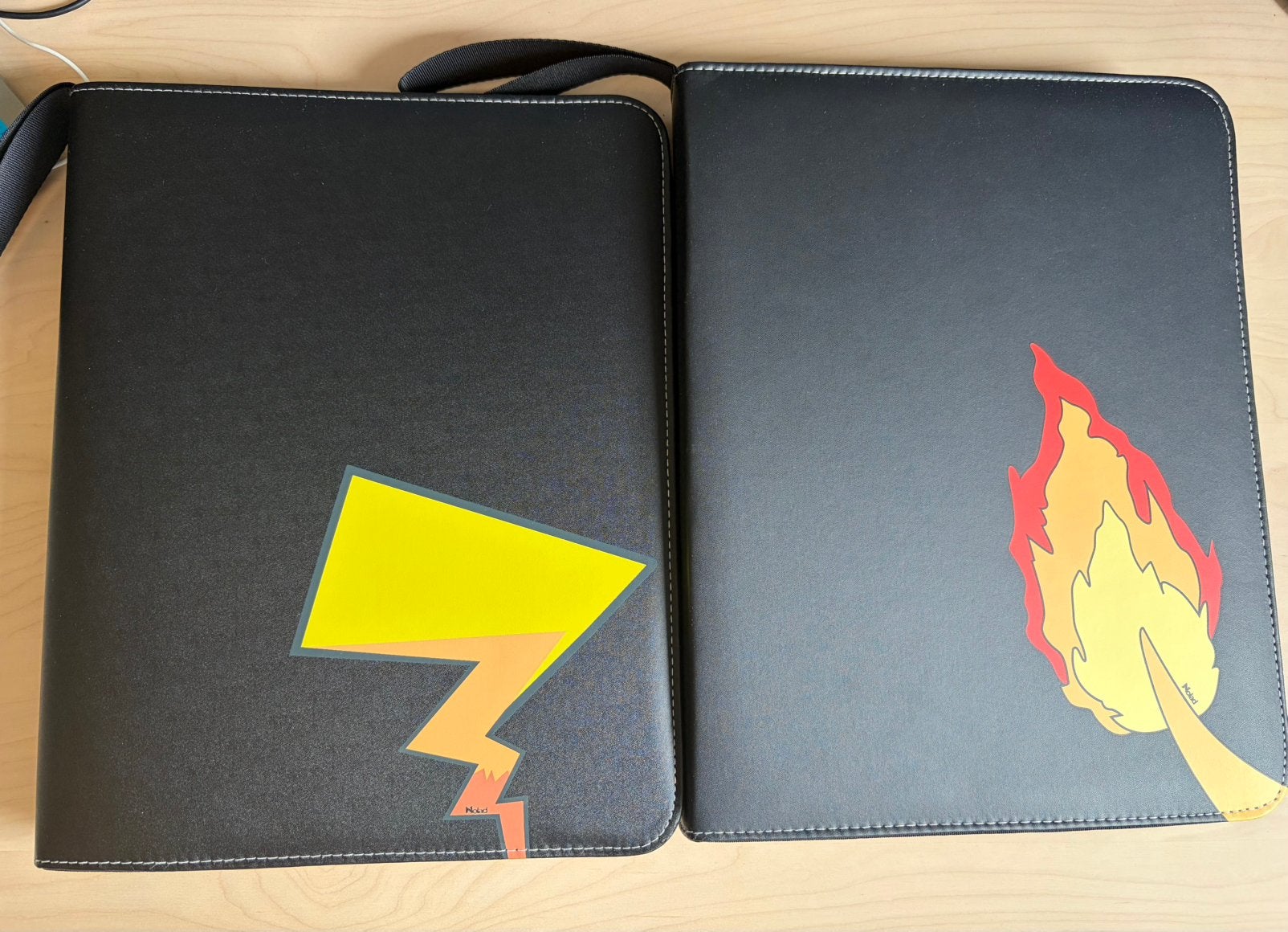 Pokémon Verzamelmappen – Pikachu & Charmander stijl, Ophalen of Verzenden, Zo goed als nieuw
