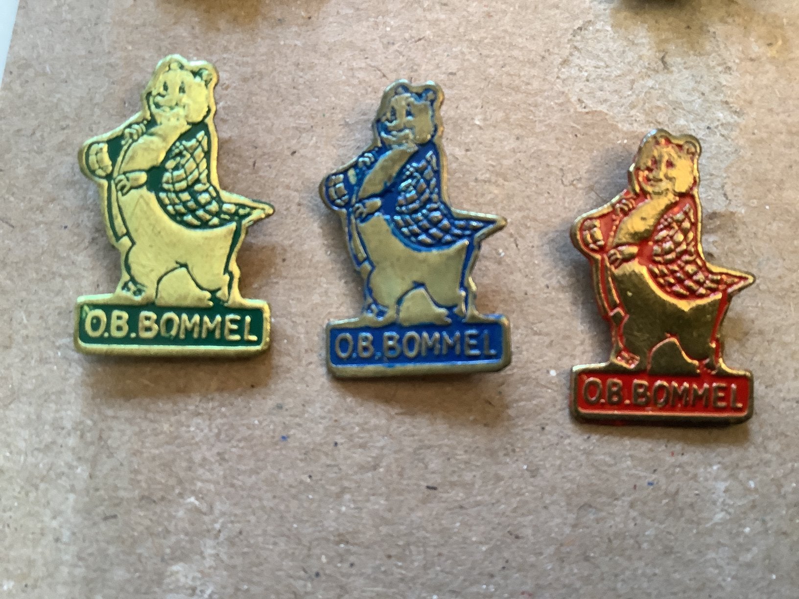 3 speldjes Bommel, Verzamelen, Speldjes, Pins en Buttons, Ophalen of Verzenden, Gebruikt, Overige onderwerpen