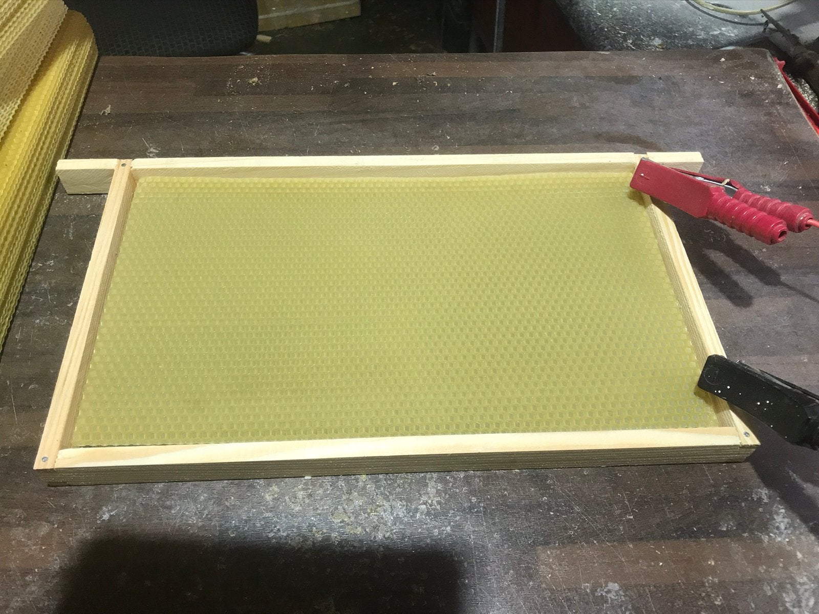 Nieuwe ramen voor bijenkasten, Bijen