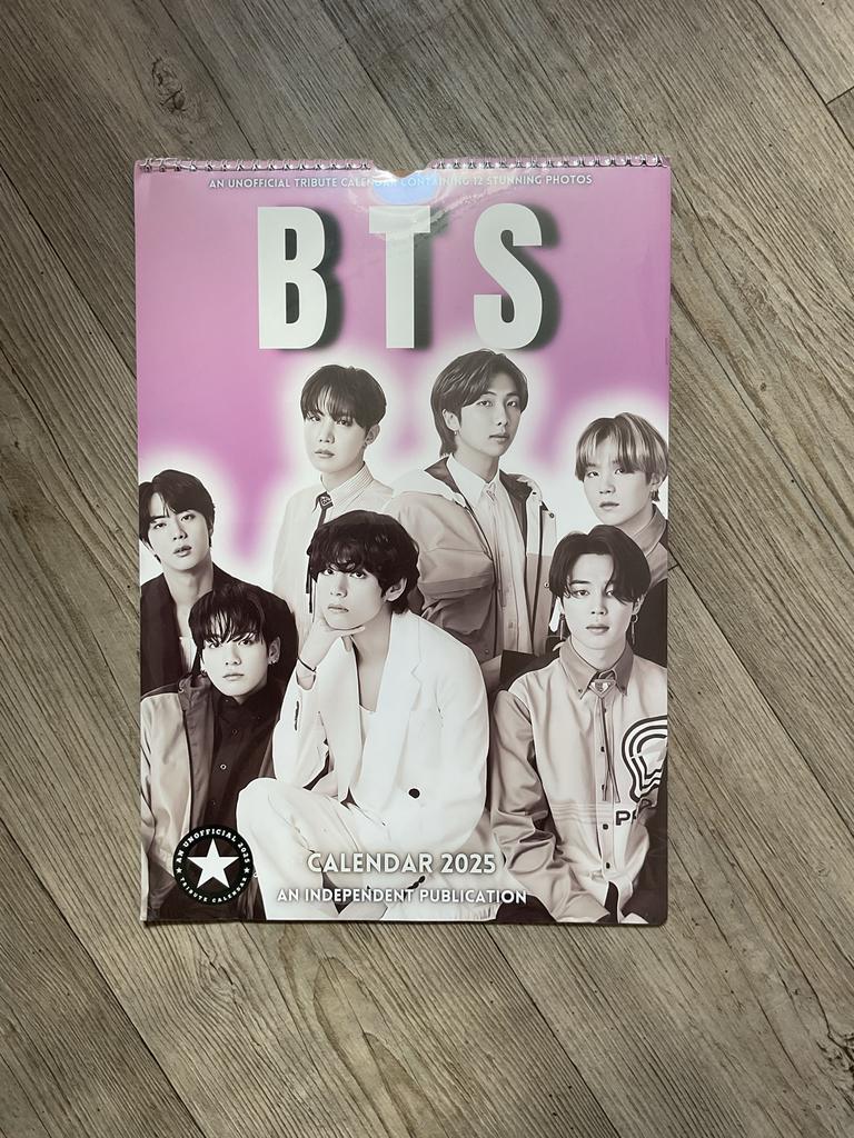 Kalender BTS 2025 nog geseald, Ophalen of Verzenden, Jaarkalender, Nieuw