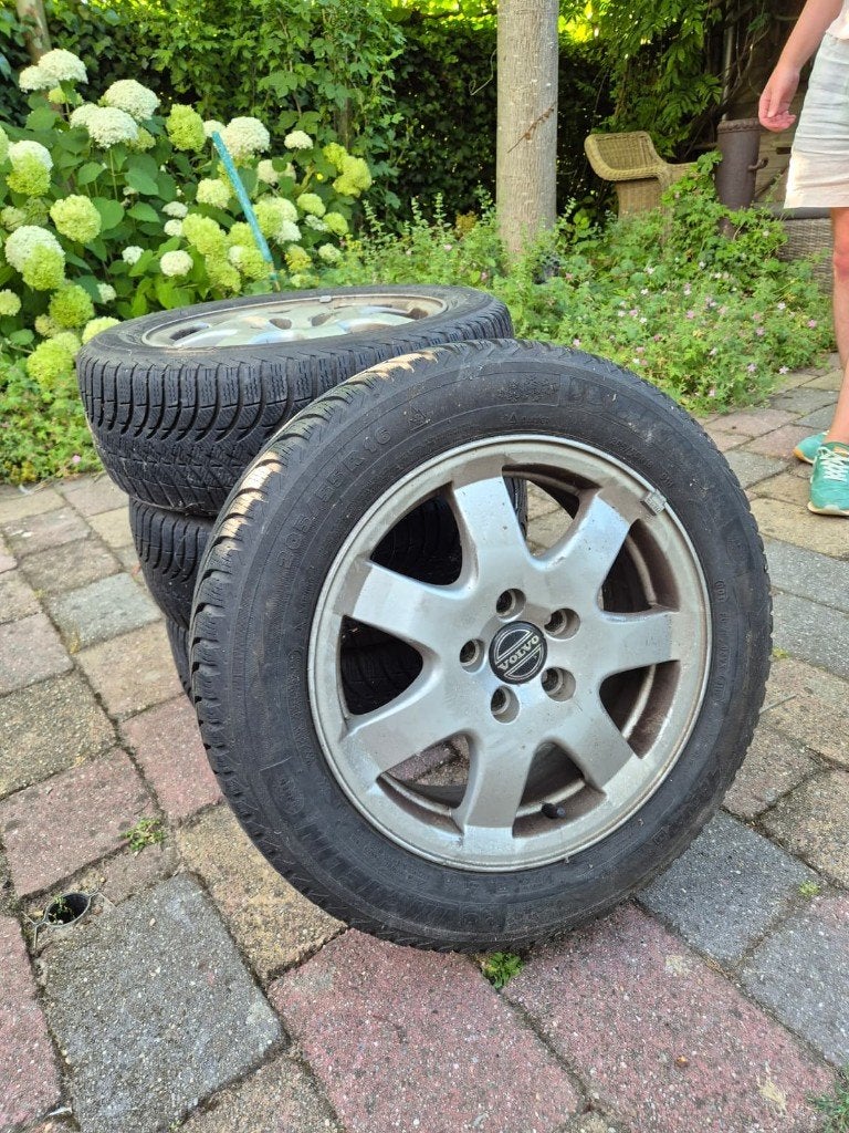 Complete set Volvo V70 Winterbanden met velg (205/55R16), Auto-onderdelen, Banden en Velgen, Ophalen, Gebruikt, 16 inch, Band(en)