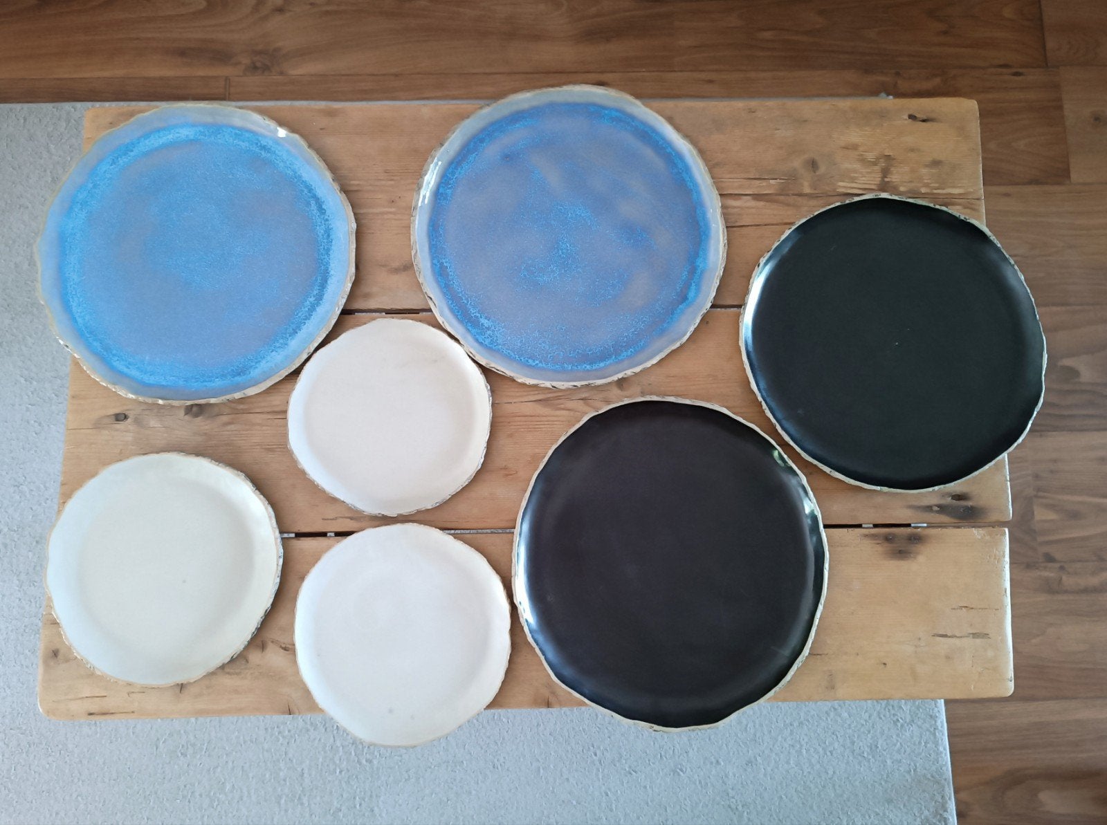 Set van 7 handgemaakte keramiek design borden, Kari Ceramics, Ophalen, Tweedehands, Bord(en), Tweedehands