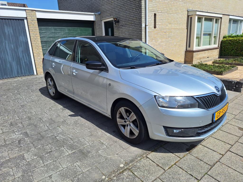 Skoda Rapid 1.2 TSI spaceback met panoramadak, Voorwielaandrijving, Euro 5, 40 €/maand, 4 cilinders
