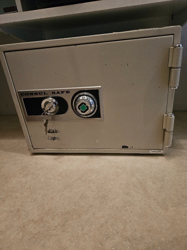 Te koop kluis met sleutel en cijfercode, Ophalen, Gebruikt, Brandkast