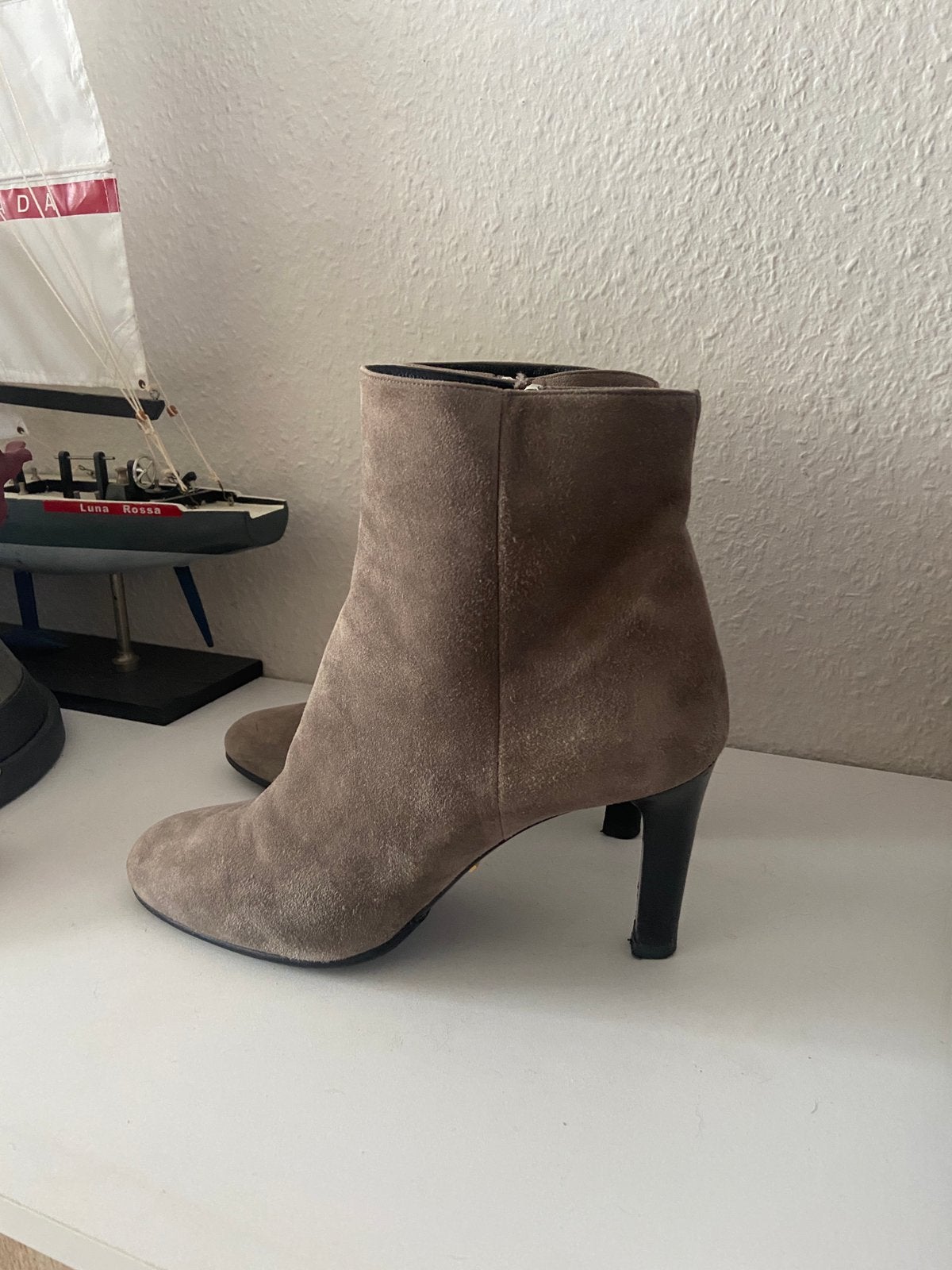 Prada enkel laarsjes, ankle boots 40 taupe, Kleding | Dames, Prada, Lage of Enkellaarzen, Ophalen of Verzenden, Grijs