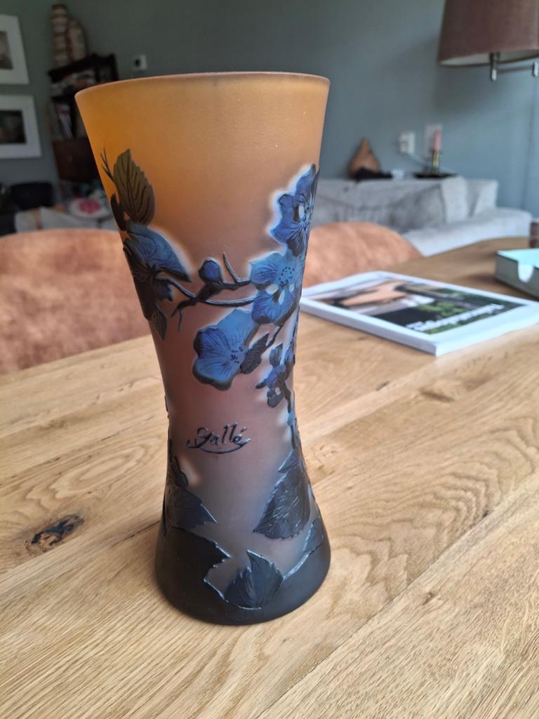 Prachtige Art Nouveau Galle vaas met bloemmotief, Antiek en Kunst, Antiek | Vazen, Verzenden
