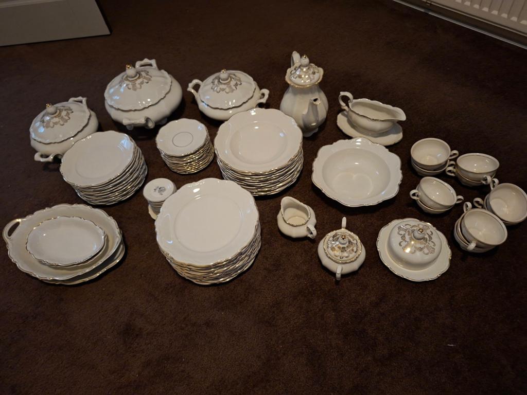 Groot en elegant servies met gouden rand, Ophalen, Zo goed als nieuw, Overige stijlen, Porselein