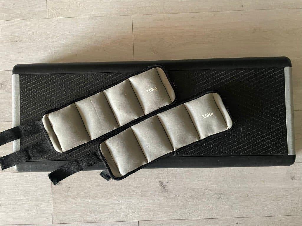 Aerobic step + enkel gewichten 3 kilo, Sport en Fitness, Ophalen, Gebruikt, Benen, Stepbank