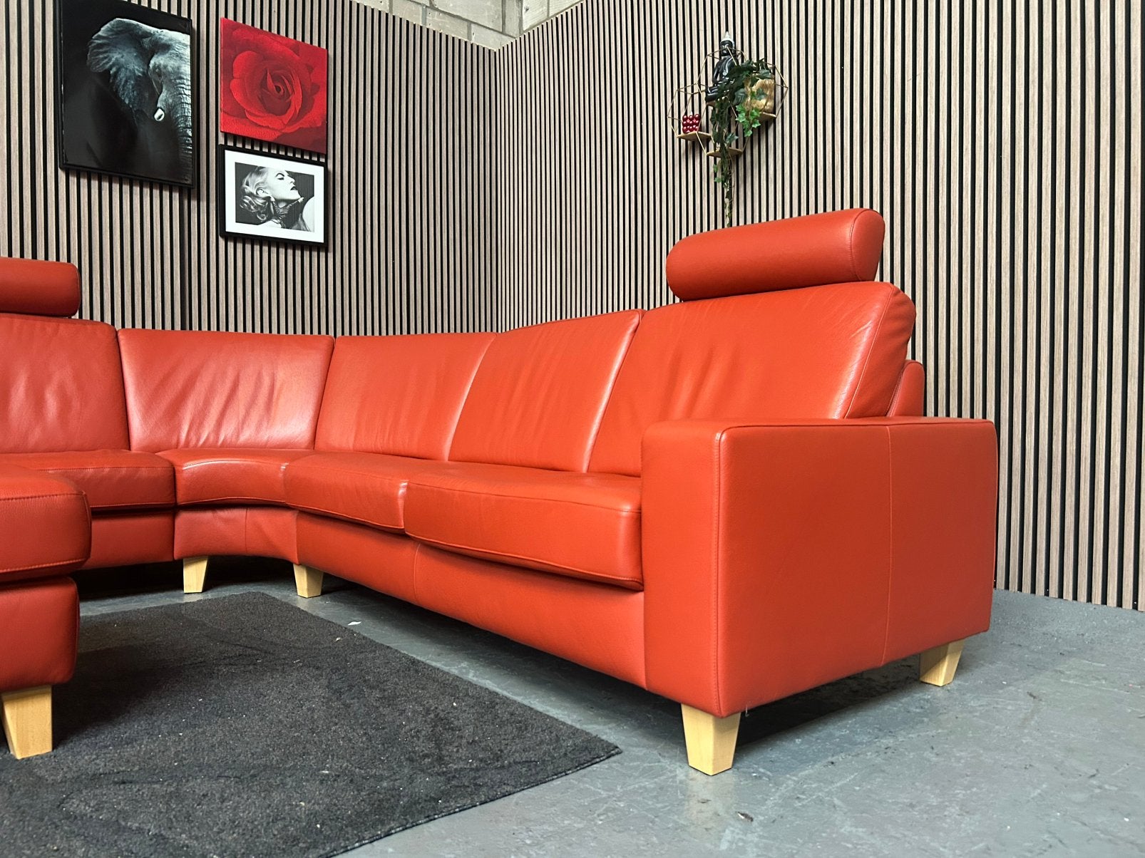 Foto 2 van GRATIS LEVERING Hoekbank Montel Leer Rood 270X270 GEREINIGD