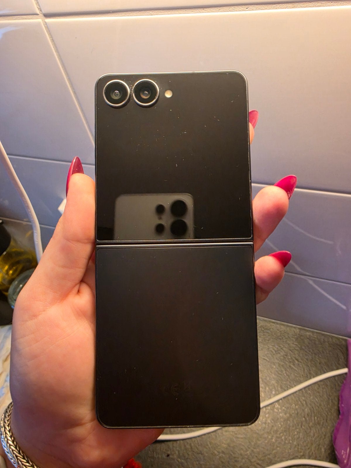 Foto 4 van Samsung Galaxy Z Flip 7 256GB Zwart - Zo goed als nieuw