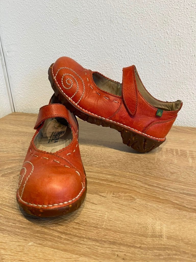 El Naturalista Yggdrasil Tibet rood leer mt 37, zeldzaam, El Naturalista, Zo goed als nieuw, Rood, Ballerina's