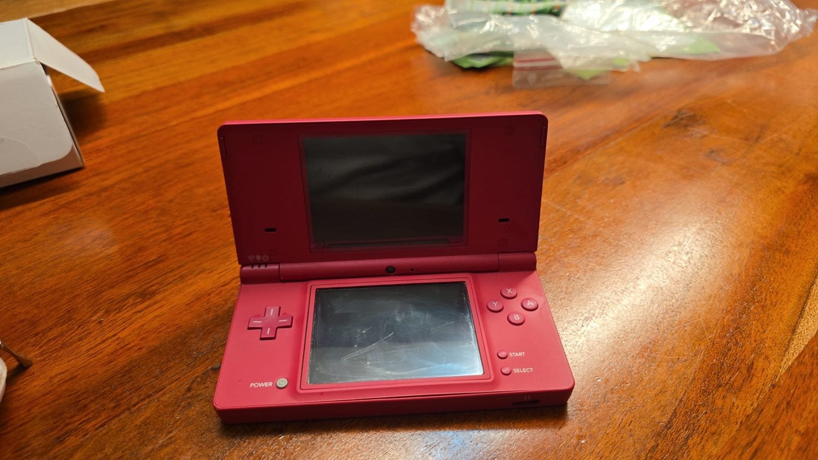 Nintendo DSi roze met accessoires en 4GB SD-kaart, Spelcomputers en Games, Gebruikt, Verzenden, Dsi, Roze